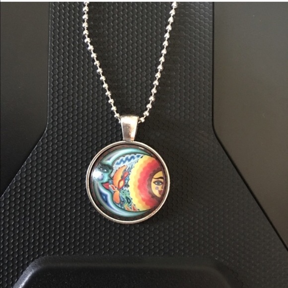 (S2) Sun & Moon Necklace - Picture 2 of 5